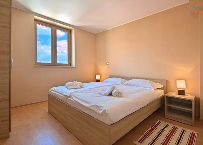 Rotonda Novigrad 3*