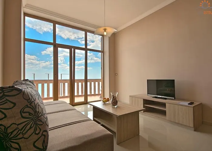 Rotonda Novigrad 3*