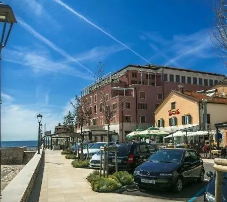 Rotonda Novigrad 3*