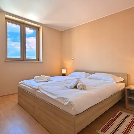 Rotonda Novigrad 3*