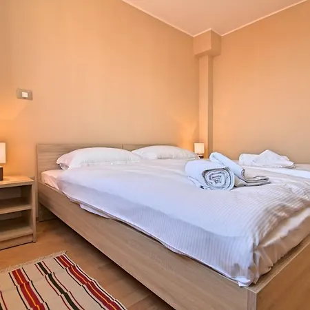 Guest house Rotonda Novigrad 3*