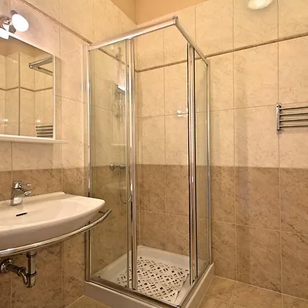 Guest house Rotonda Novigrad 3*