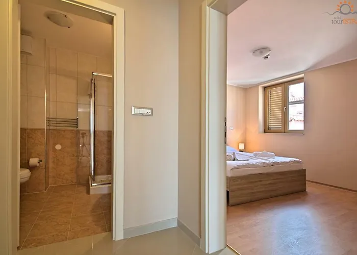 Rotonda Novigrad Novigrad Istria