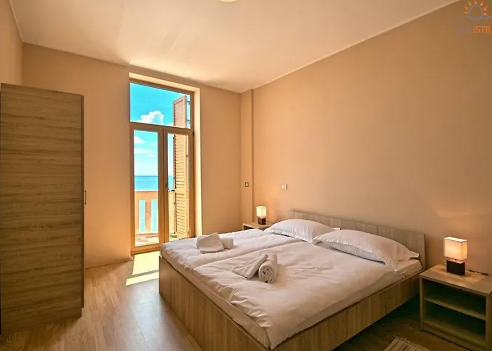 Rotonda Novigrad Novigrad Istria